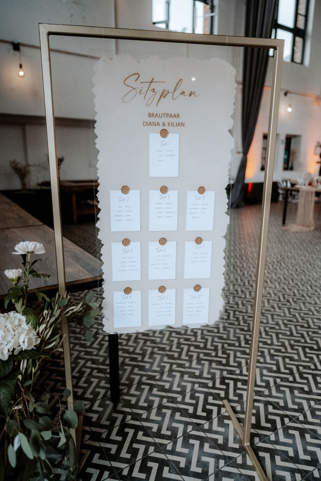 Gestell für Sitzplan & Will. Schilder